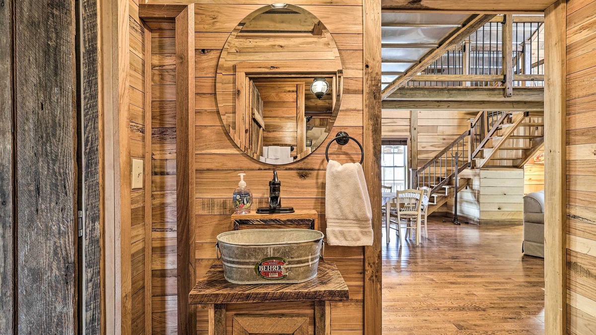 Vinemont Cabin | 'Victoria Farms' Vinemont Vacation Rental!