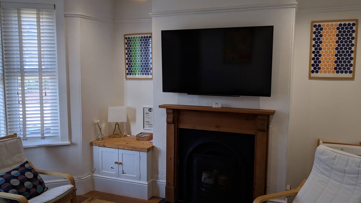Exeter House | Victoria House Exeter - Sleeps 10 People