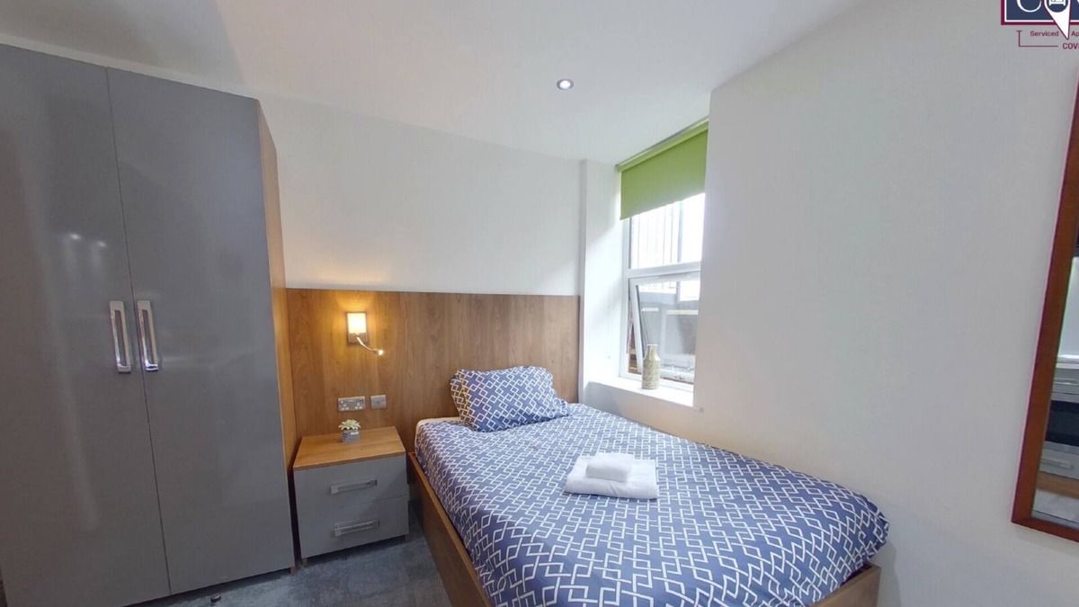 Coventry Apartment | Victoria House - Queen Studio by CovStays