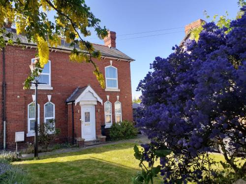 Deeside House | Victoria Villas