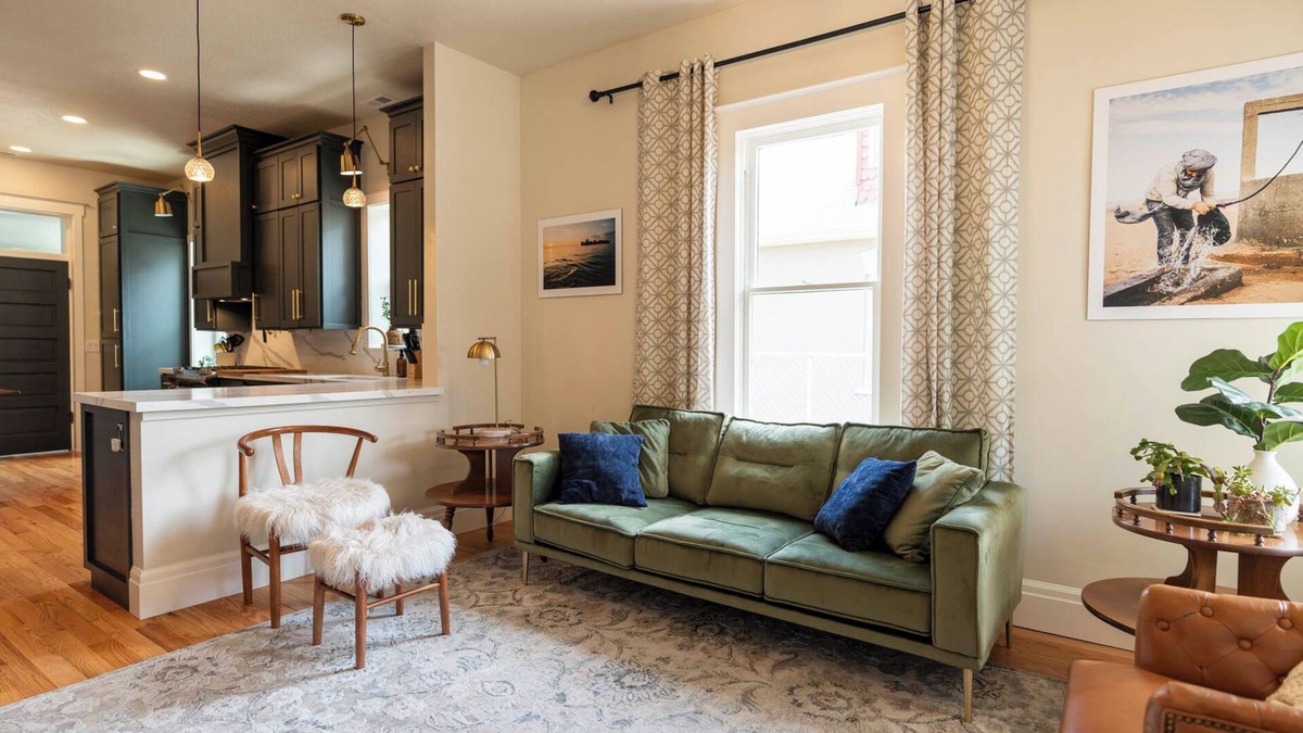 East Central House | Victorian charmer in the heart of SLCnNear the U of U, skiing, and 9th and 9th!