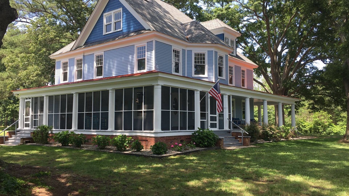 Bohannon House | Victorian Farmhouse w/private waterfront & pier at the mouth of Mobjack Bay