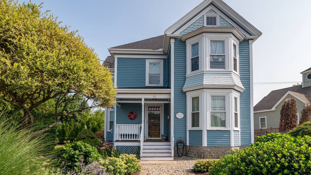 Ipswich Apartment | Victorian Getaway Close to Beach, Downtown and Train!