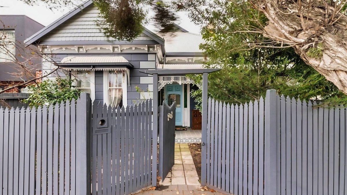 Yarraville Apartment | Victorian Ground FL Apartment, Pool, Sauna & BBall