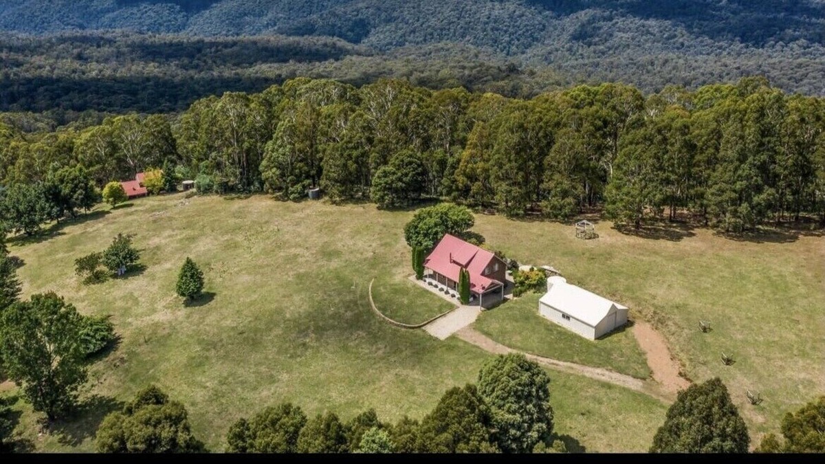 Tolmie Ski Chalet | Victorian High Country at its absolute finest