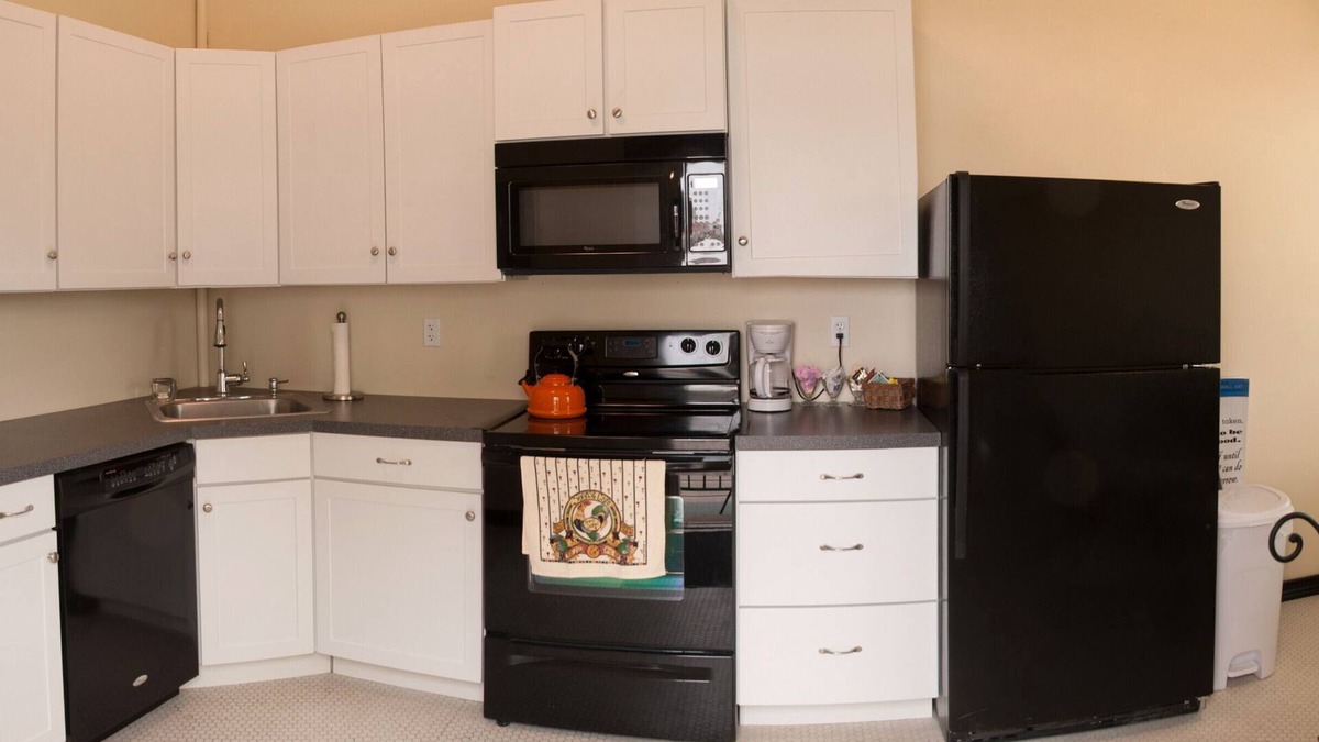 Jefferson City House | Victorian Home-Sleeps 12-Middle of Everything!