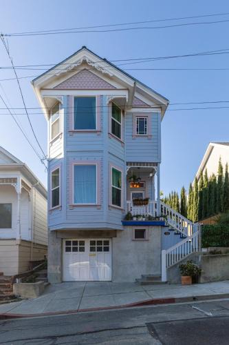 Crockett House | Victorian House-30 mins to Napa & SF, Free Pets!