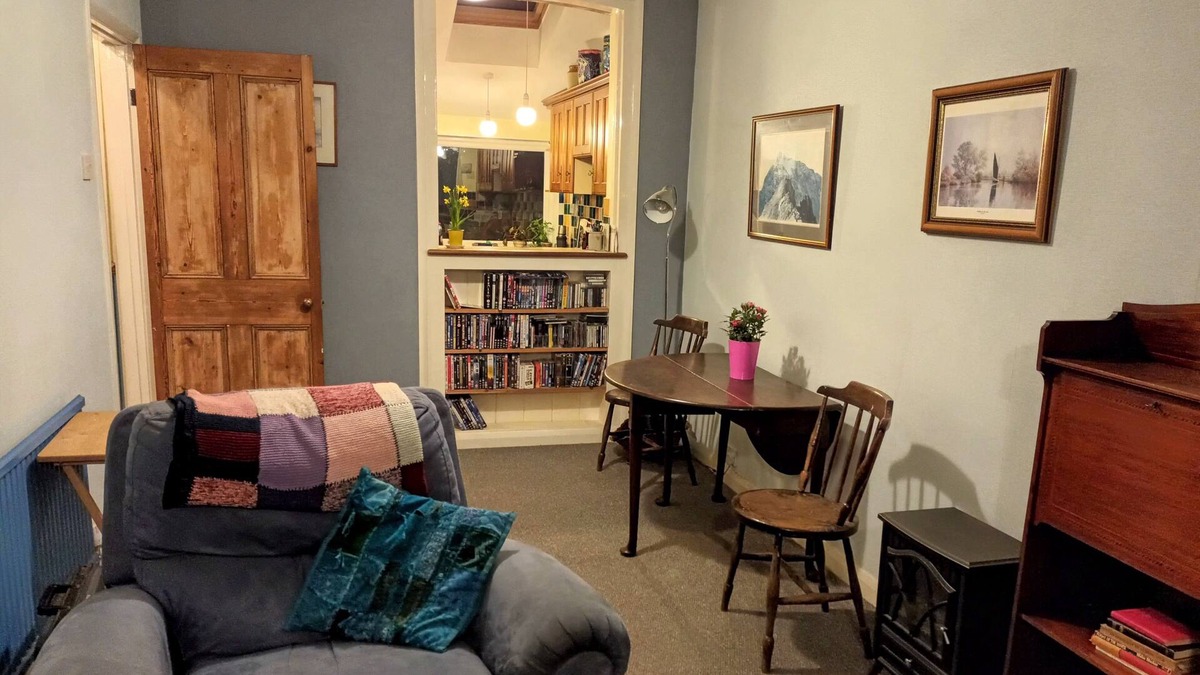 Swindon House | Victorian house in quiet street for 2 - 8. Garage, garden, great touring centre.