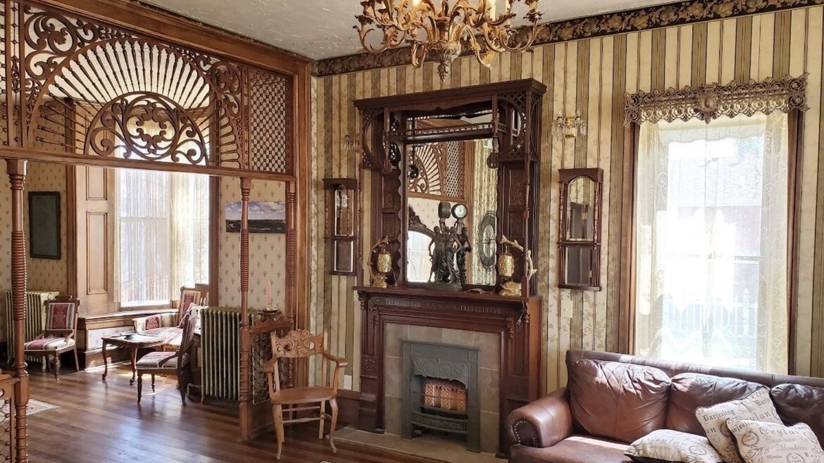North Platte House | victorian house with 4 bedrooms