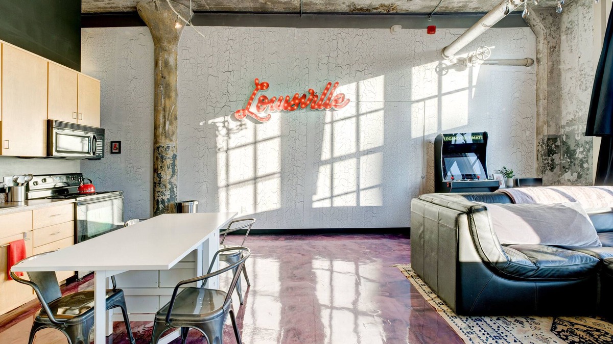 West Main Historic District Condo | ★ Victorian Louisville ★ 1000 sqft Glassworks Loft