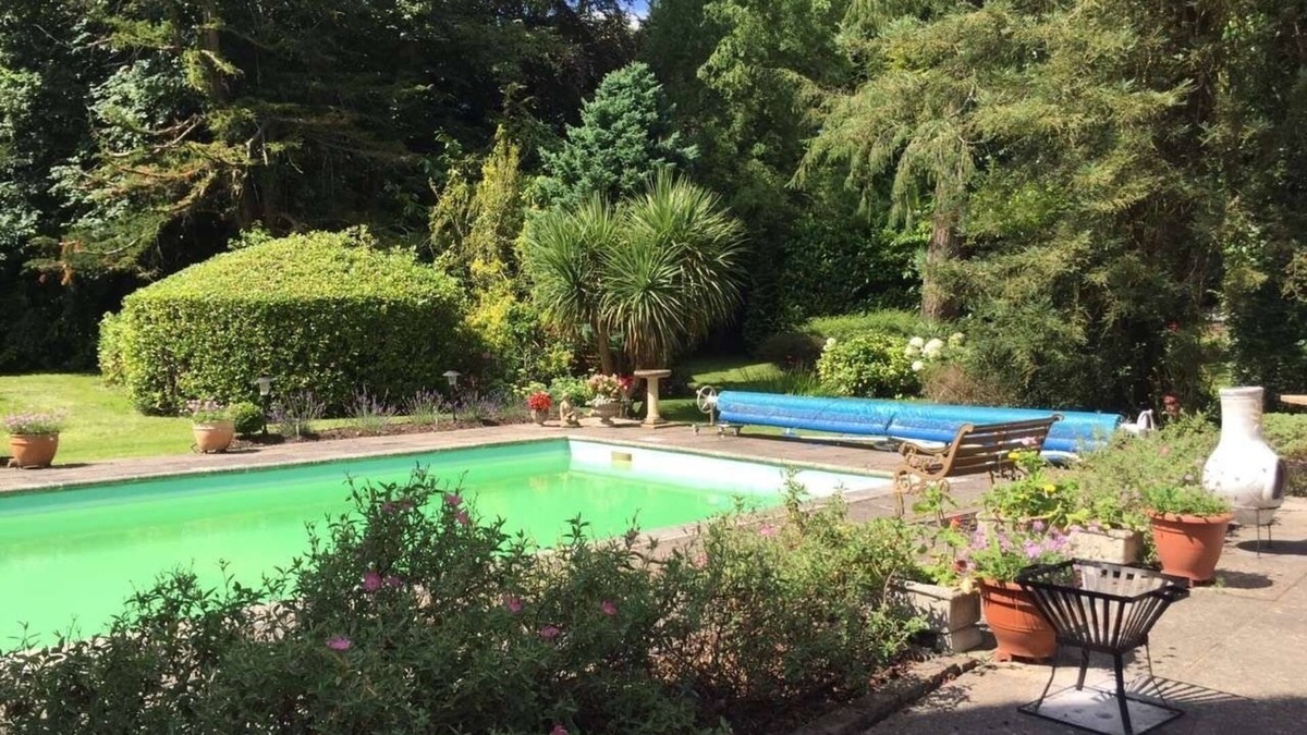 Godalming House | Victorian Mannor House with easy London access