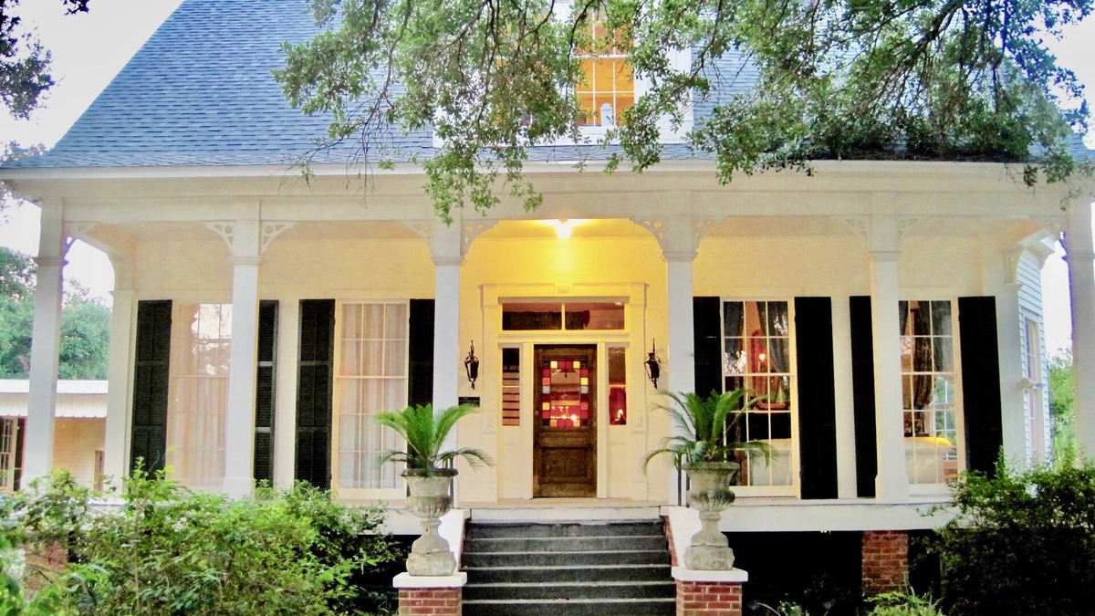 Opelousas House | Victorian Manor in the Heart of Cajun Country. 20 min North of Lafayette