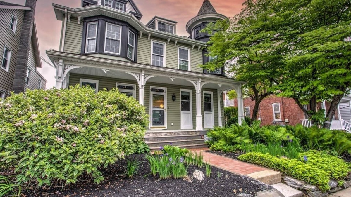 Mountville House | Victorian Manor on Main w/6 beds-10 mins to Lanc!