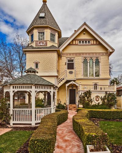 Los Alamos Bed & Breakfast | Victorian Mansion Bed and Breakfast Inn