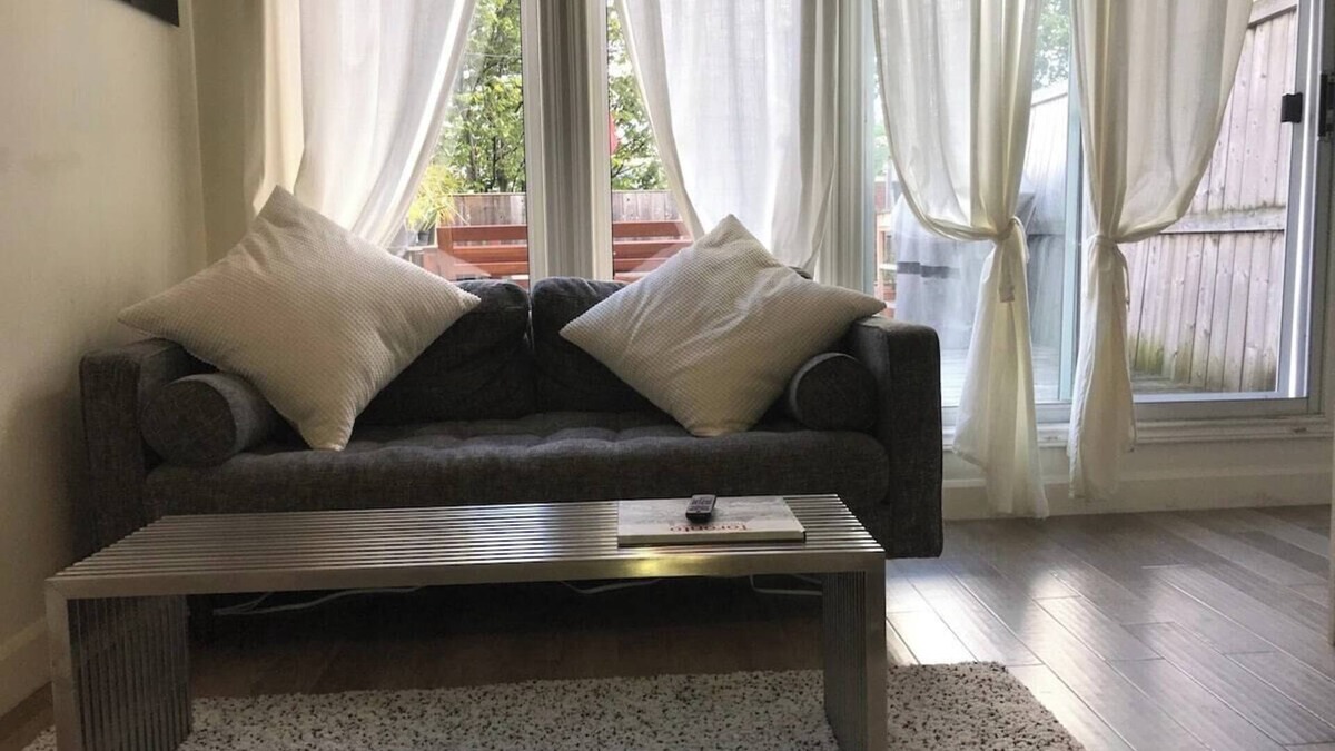 Cabbagetown South Apartment | Victorian Rooftop Retreat with Private Patio
