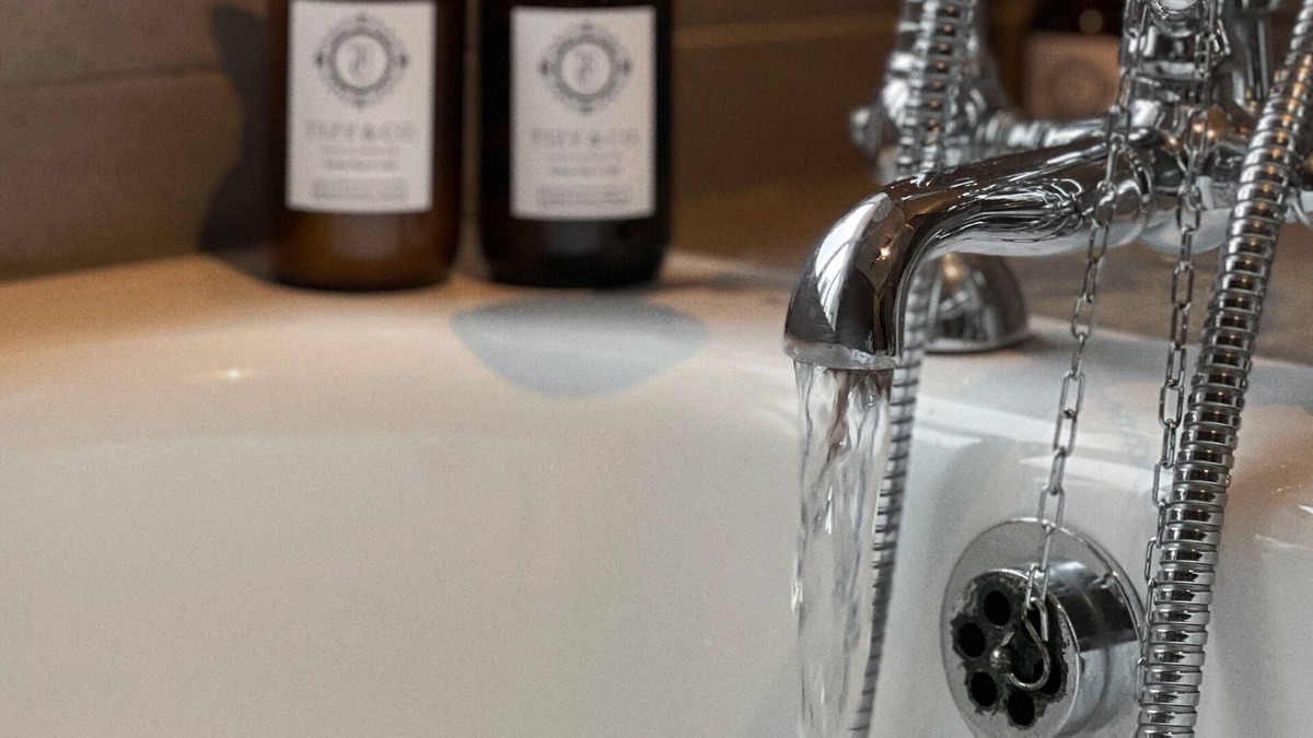 Bedale House | Victorian Studio - Yorkshire Dales Retreat with Parking