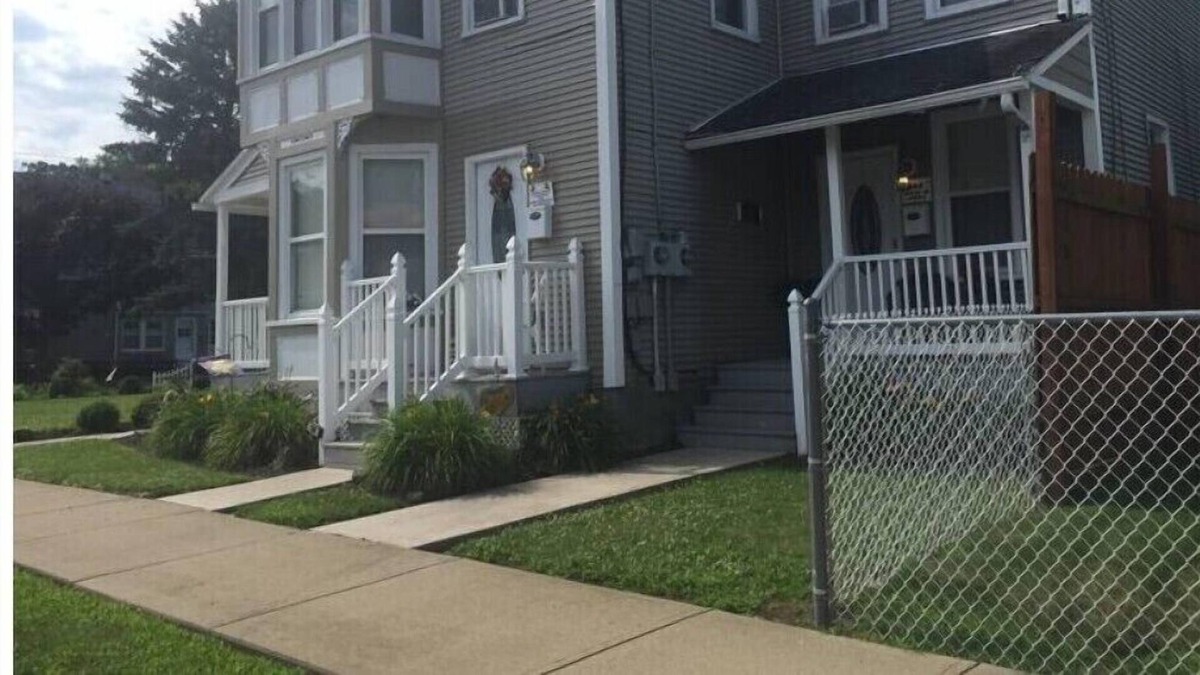 Plains House | Victorian-style Outside, 2 Story & Modern Inside - New to Vrbo 4.96 57 Ratings
