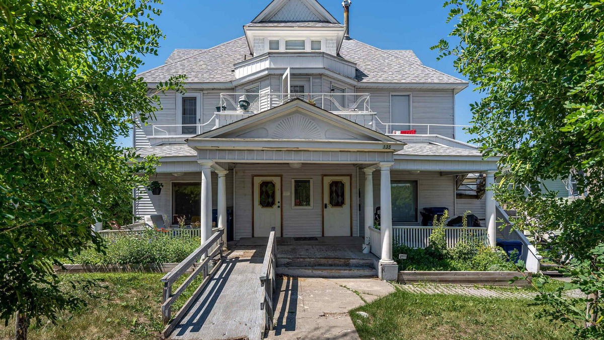 East Kootenay Apartment | Victorian Suite | Historic Charm & Timeless Style!
