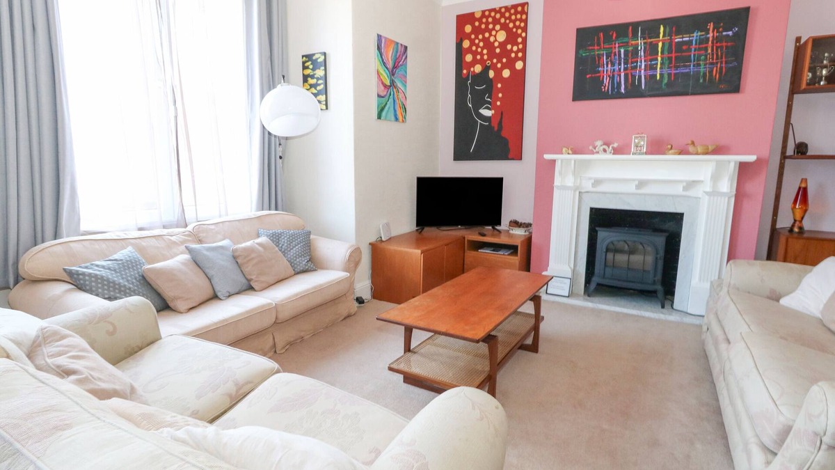 Weymouth House | VICTORIAN TOWN HOUSE, pet friendly, with a garden in Weymouth