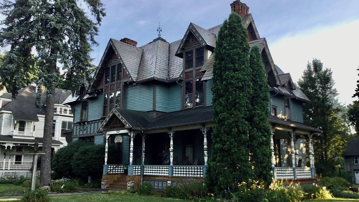 Cortland Apartment | Victorian upstairs 1-bedroom apartment in Cortland NY/with WiFi. In Ground pool