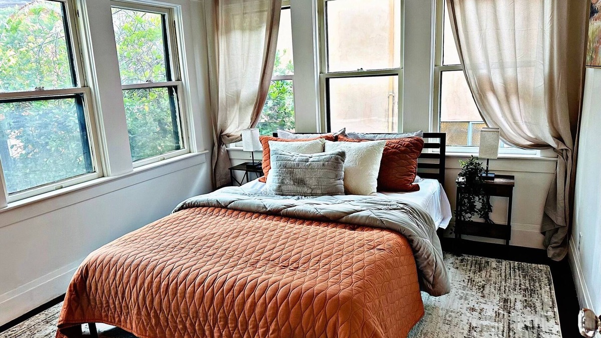 Downtown Sacramento House | Victorian Vibes - Downtown Delight