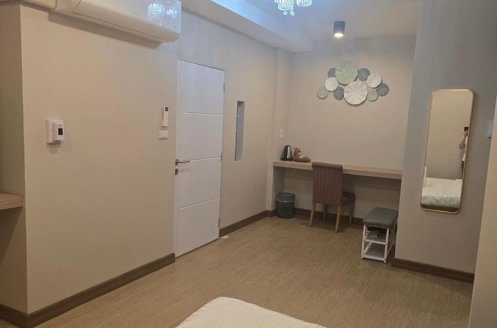 Pom Prap Sattru Phai House | Victory place 3