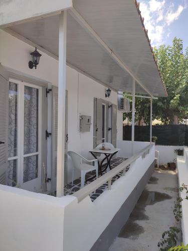 Scala Apartment | Victory's house, 3min walk to Skala's sandy beach
