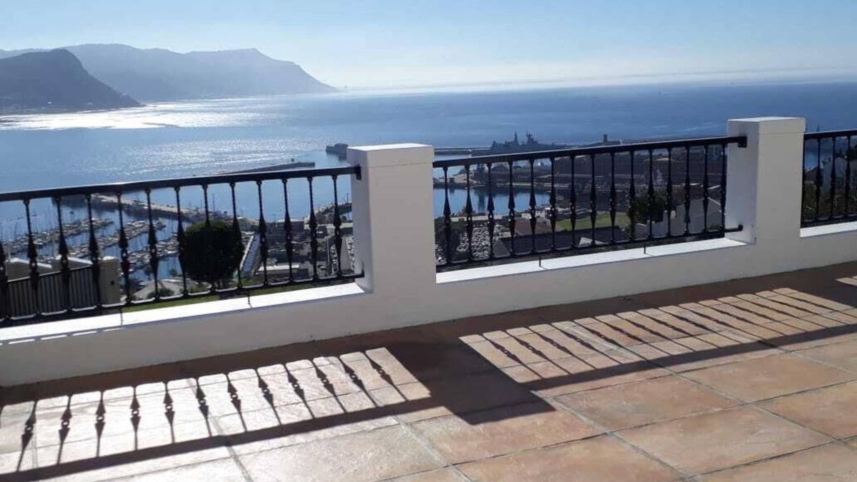 Simon's Town Apartment | Victory View above the ocean with stunning views