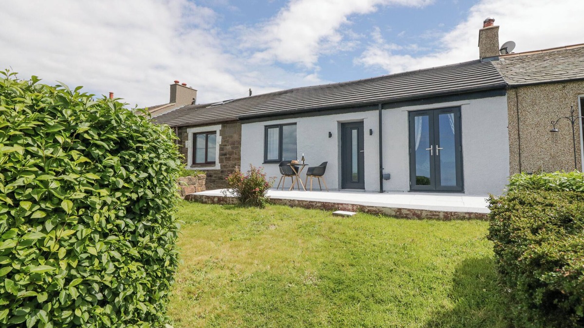 Whitehaven Cottage | VICTRONEEN COTTAGE, pet friendly, with a garden in Whitehaven