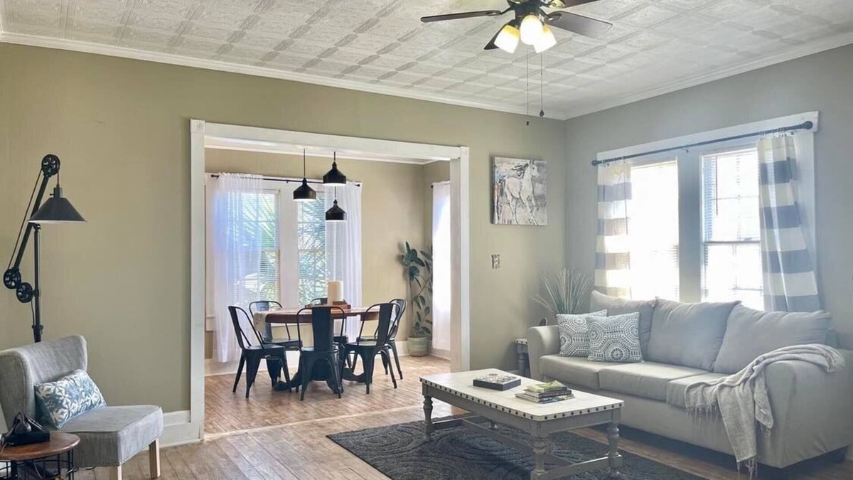 Lyons House | Vidalia Sweet Onion Home in Downtown Lyons, with King Bed-Travel Workers Welcome