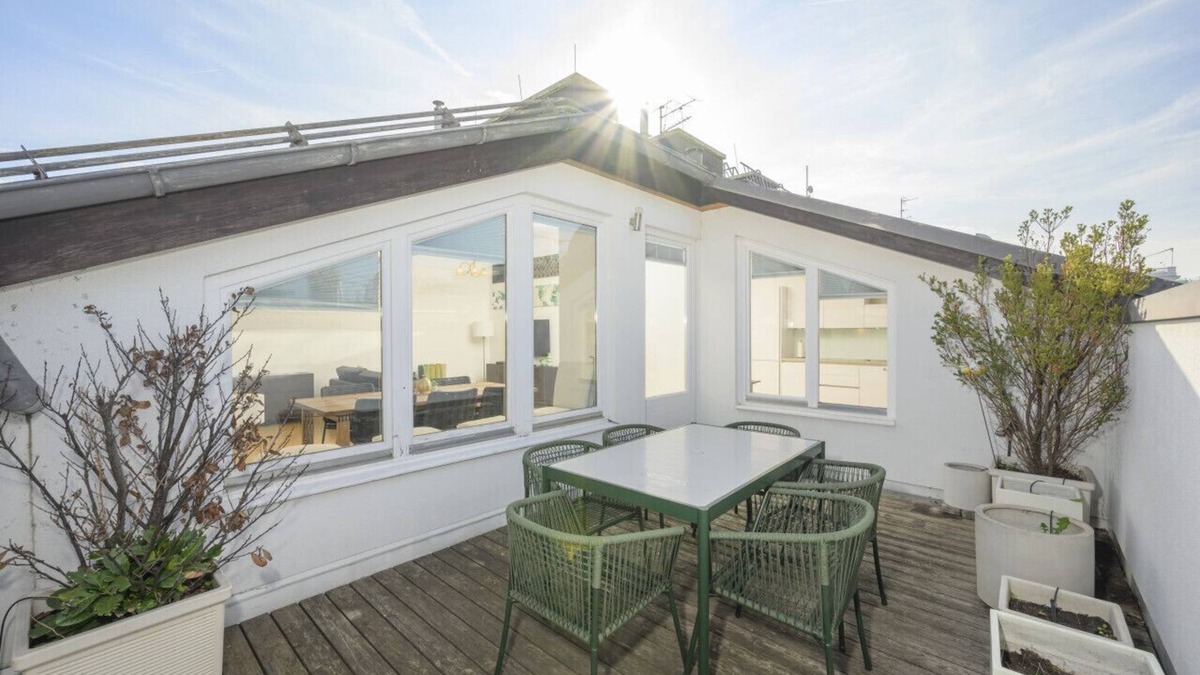 Innere Stadt Apartment | Vienna Rooftop Haven | 120m², 3BR, Terrace & City Views!