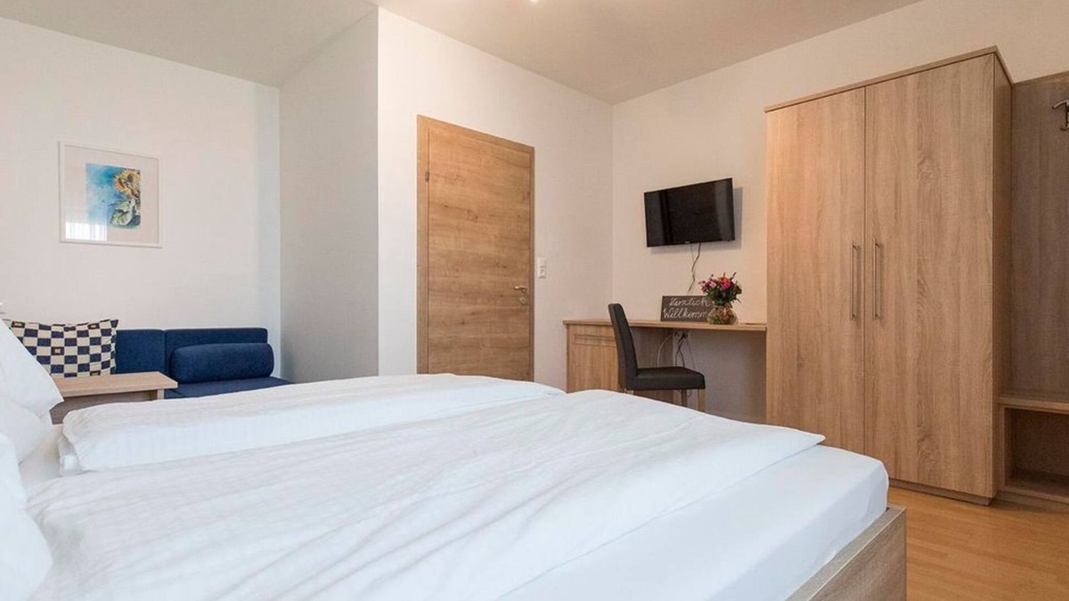 Apetlon Apartment | Vierbettzimmer mit Dusche, WC - Weingut & Gästehaus Markus Tschida