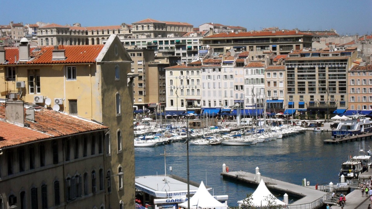 Opera Apartment | VIEUX PORT: LARGE, COMFORTABLE DUPLEX APARTMENT