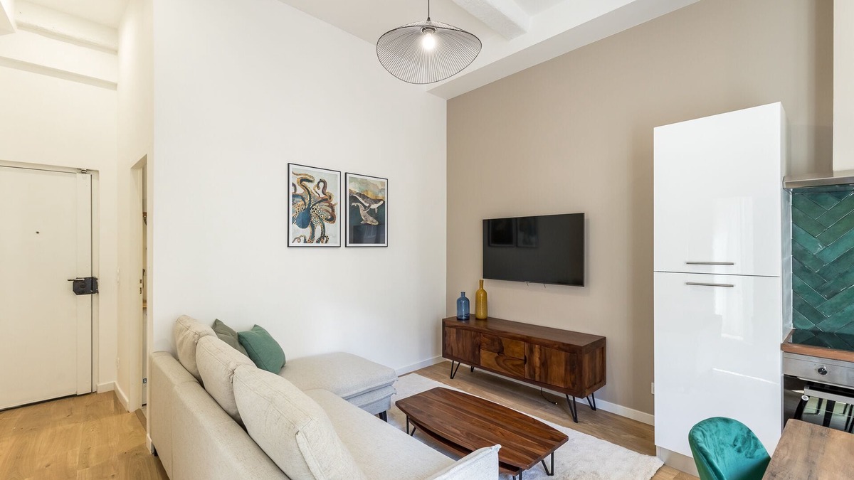 Les Grands Carmes Apartment | Vieux- Port, Panier: Cosy T2 at the foot of Place de Lenche