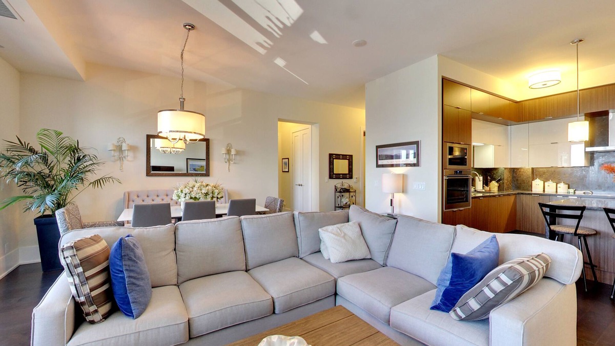 Toronto Entertainment District Condo | View CN Tower/Lake from the Sky!