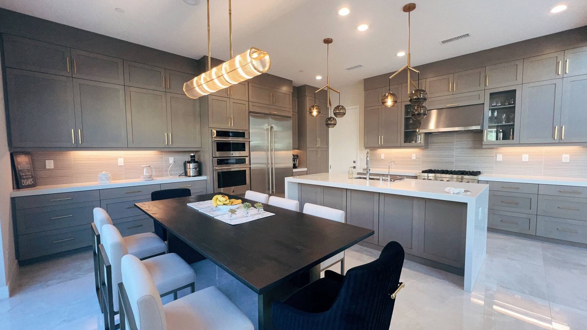 Montebello House | View House, New Built with Gym and Pool