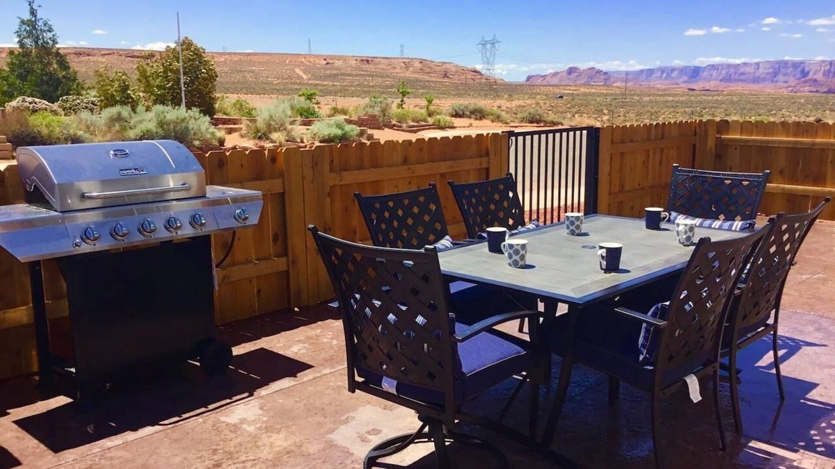 Page House | 🌵~VIEW~🌵Last Minute Deals for two couples~🐶pets, too!🚤