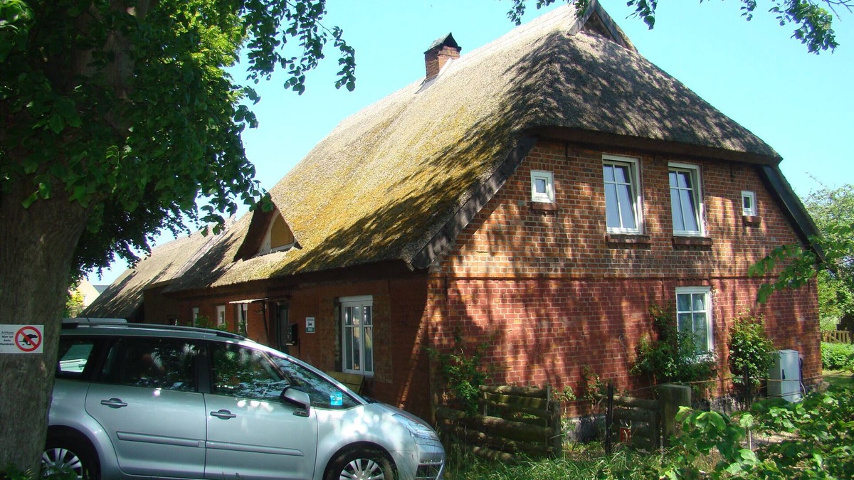 Polchow Apartment | View of the "Großer Jasmunder Bodden" - secluded location - house of character