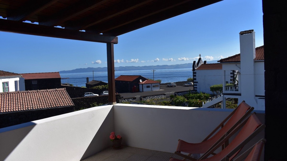 Sao Roque do Pico Cottage | View of the Sea. Large Private Garden - Free wifi