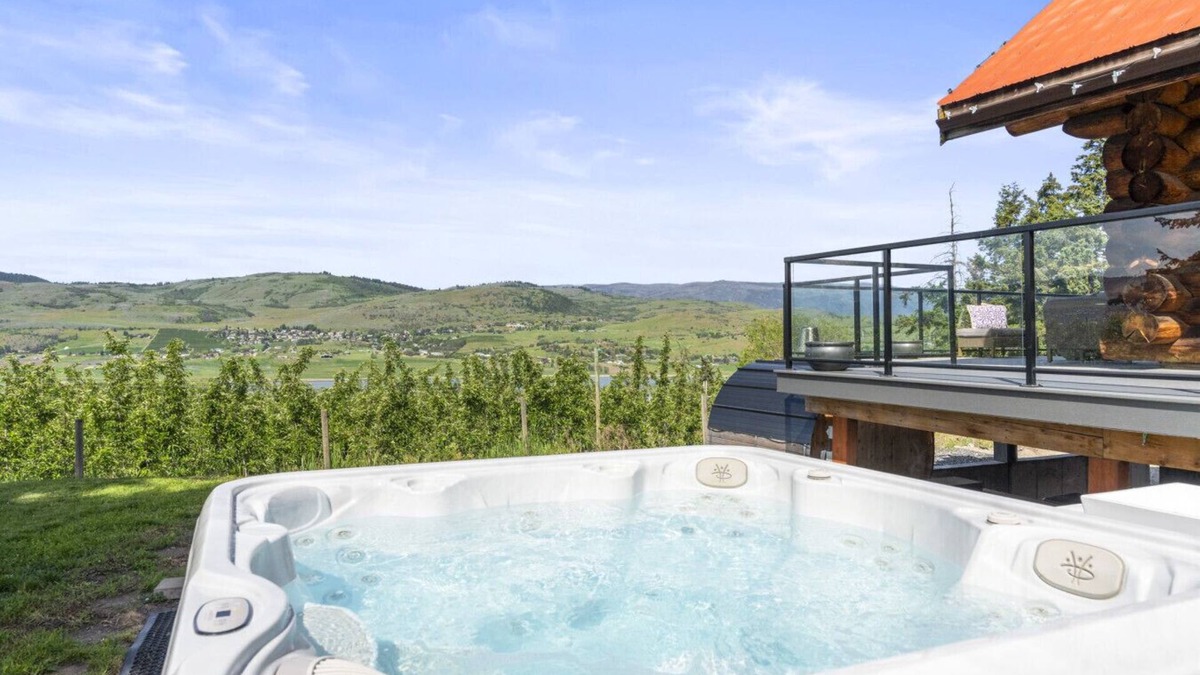 Vernon Apartment | View Point Lodge - View, Hot Tub, Sauna, Cold Plunge