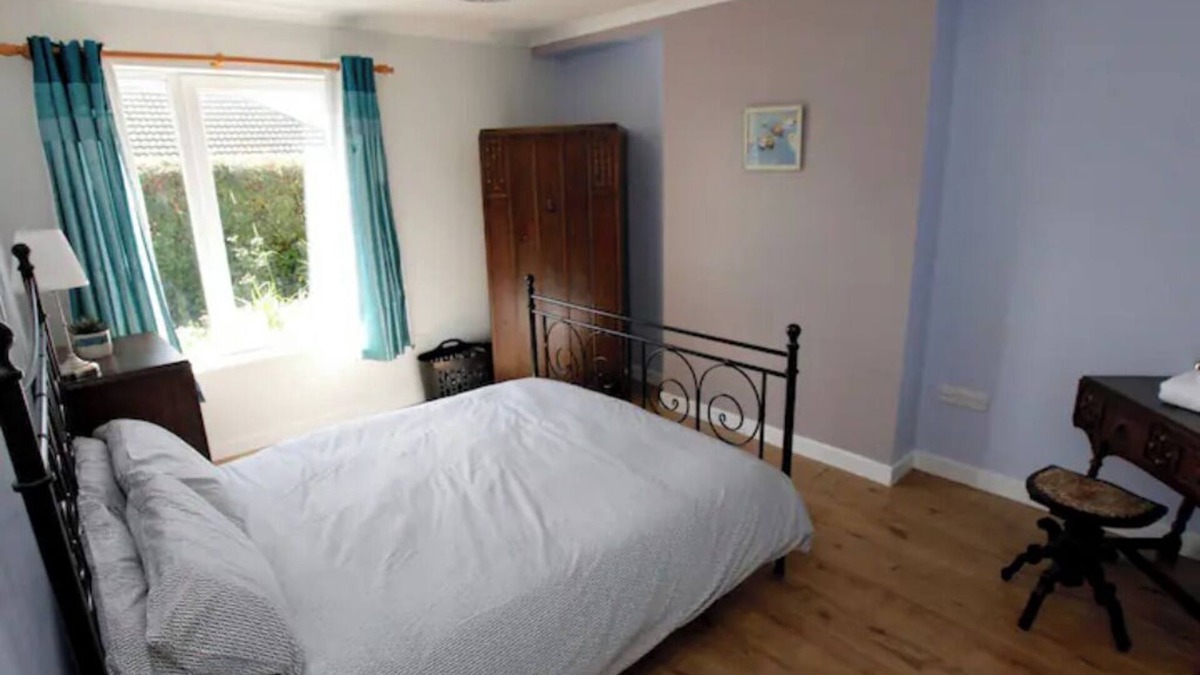 Scalloway Cottage | Viewcliff: Modern cottage, idyllic location. Secluded, with harbour views (Pets)