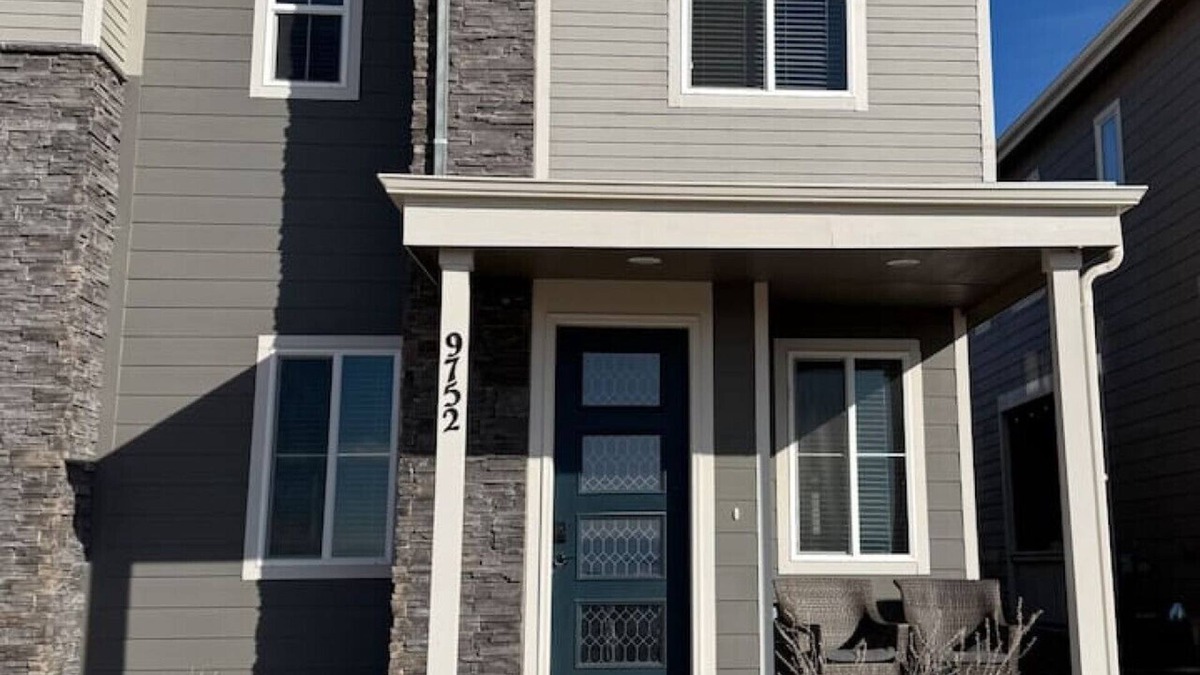 Commerce City House | Views and Adventure Awaits