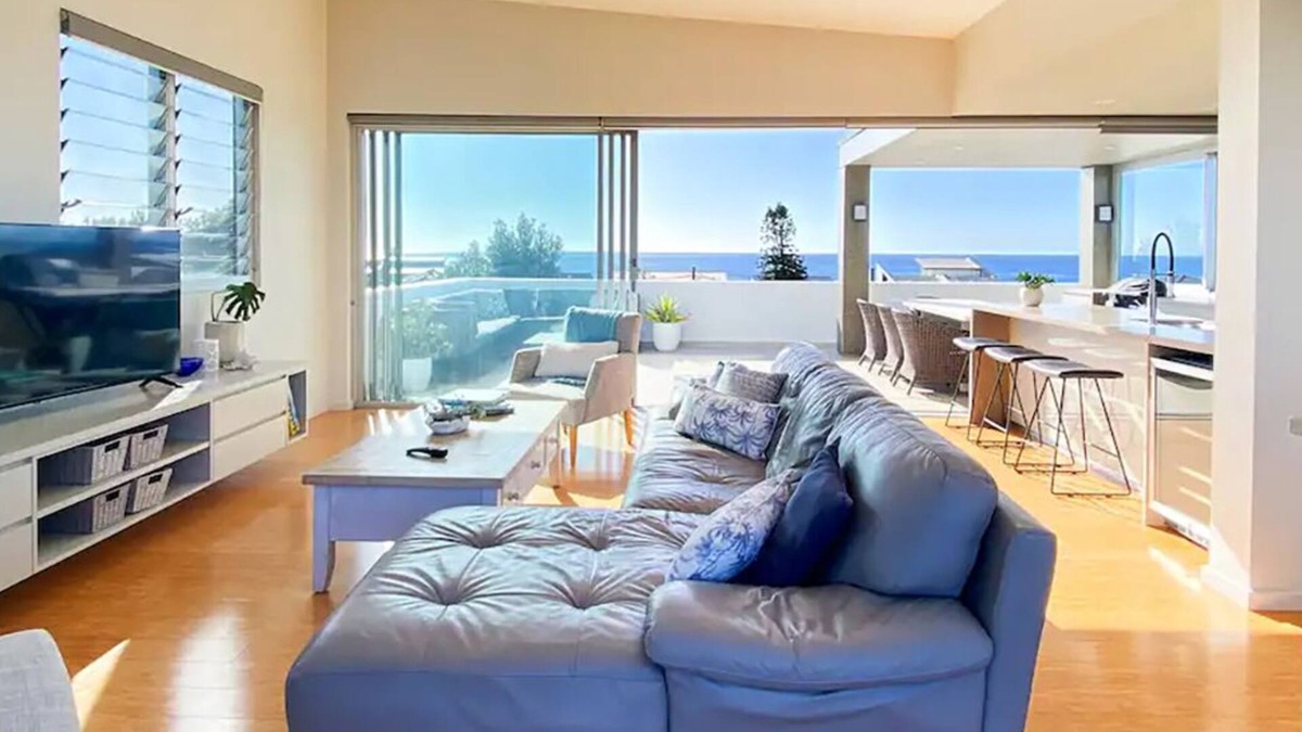 Central Coast House | Views Beach, Lake & Dunes -The Entrance Nth. Enjoy hot tub & 80m stroll to beach