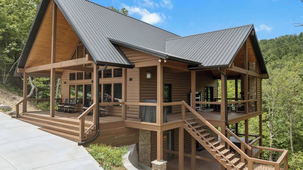 Townsend Cabin | Views for Miles Brand New 3BR 2 and 1/2 Bath Hot Tub, Pool Table, Pool Access