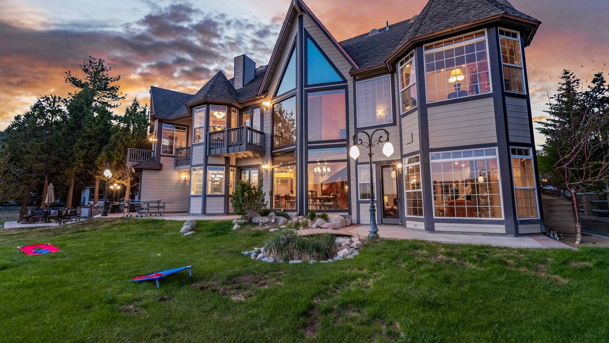 Big Bear House | *VIEWS*Gorgeous Cabin, Indoor Pool/Spa.Steam Room!