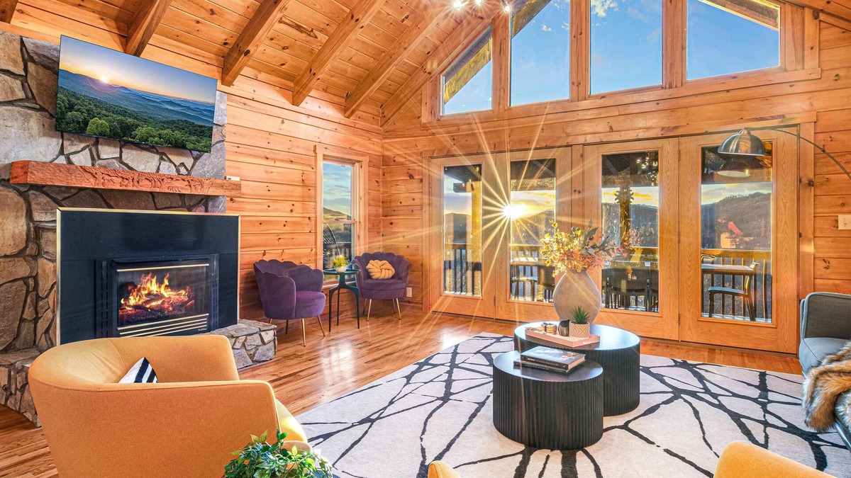 Marion Cabin | Views! Hot Tub, Game Room, Movie Theater, Fire Pit