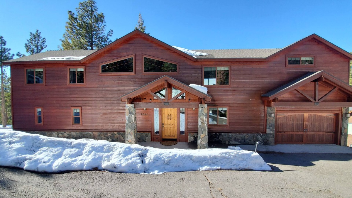 Montgomery Estates House | Views, Hot Tub, Game Room, Close To Casinos, Lake & Skiing