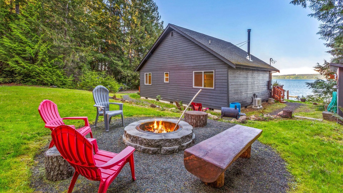 Brinnon House | Views of Hood Canal, Mount Rainier & Wildlife!