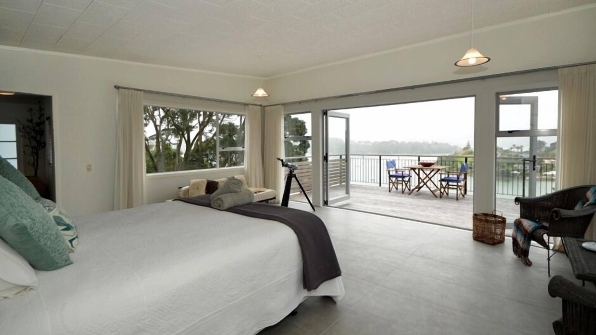 Mangonui House | Views Space and Comfort in peaceful setting