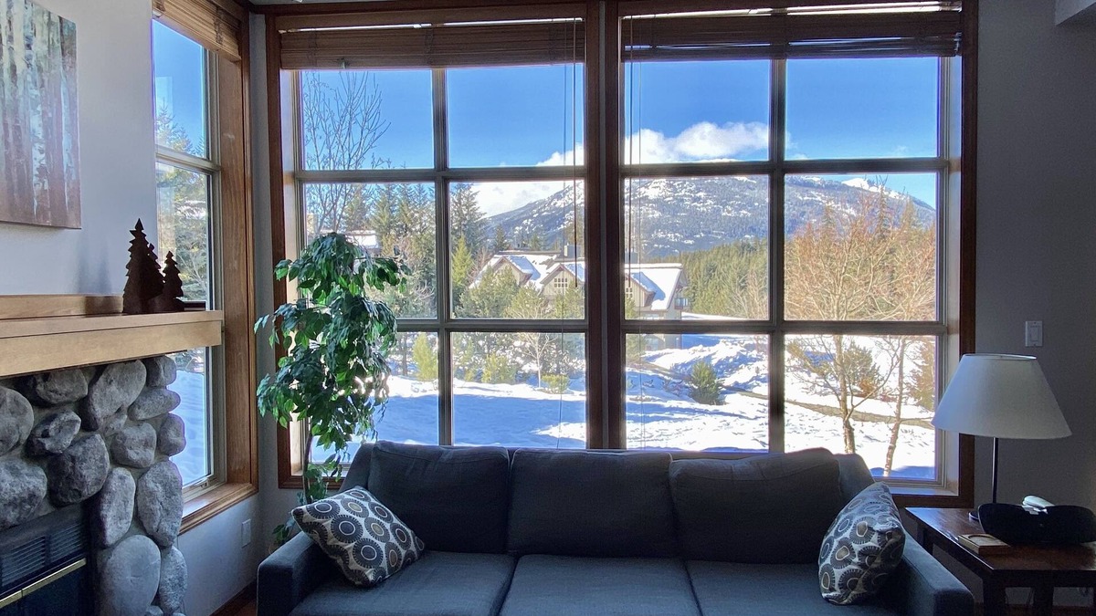 Blackcomb House | Views! Spacious 2-bed 2-bath corner townhouse, close to lifts and Village.